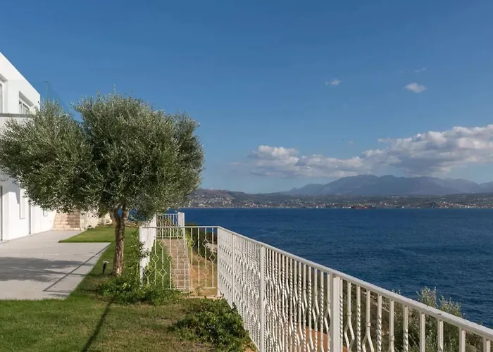 Seafront Luxury Escape With Infinity Pool Villa *