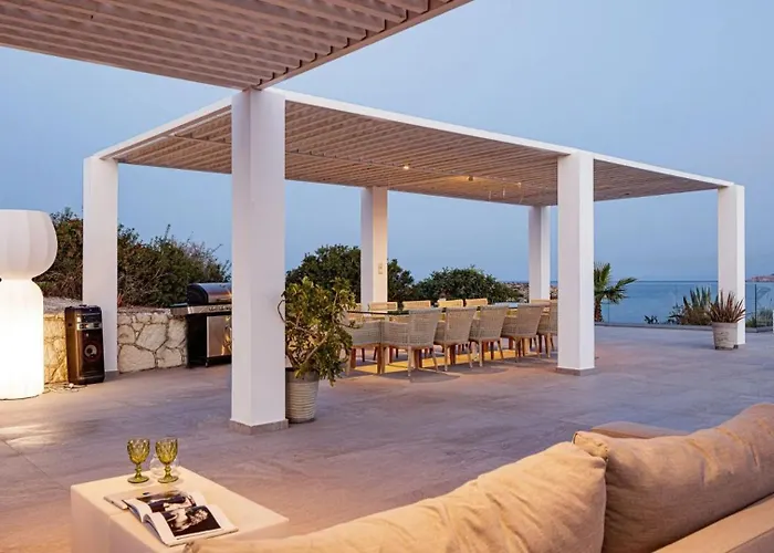 Seafront Luxury Escape With Infinity Pool Villa