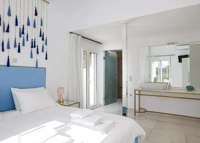 Seafront Luxury Escape With Infinity Pool