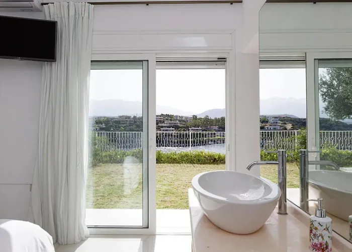 Seafront Luxury Escape With Infinity Pool Villa *