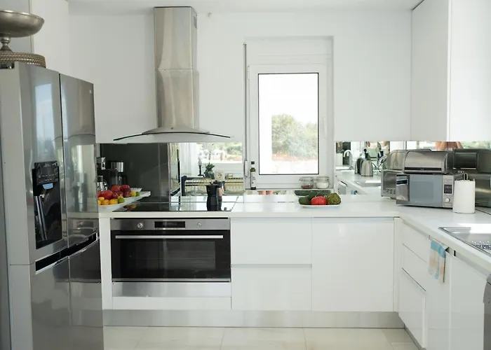 Seafront Luxury Escape With Infinity Pool * Akrotírion