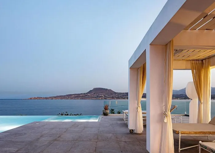 Seafront Luxury Escape With Infinity Pool