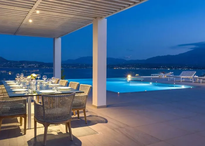 Villa Seafront Luxury Escape With Infinity Pool Akrotírion