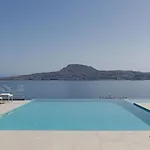 Villa Seafront Luxury Escape With Infinity Pool