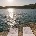 别墅 Seafront Luxury Escape With Infinity Pool Akrotírion