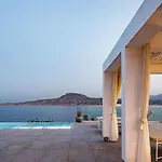 Seafront Luxury Escape With Infinity Pool