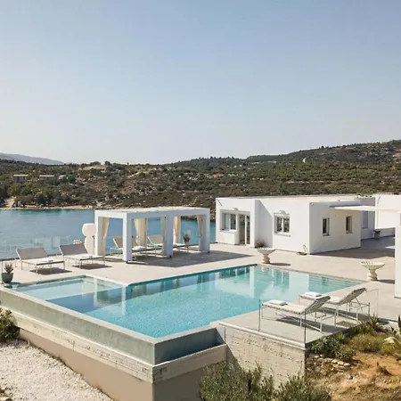 Seafront Luxury Escape With Infinity Pool *