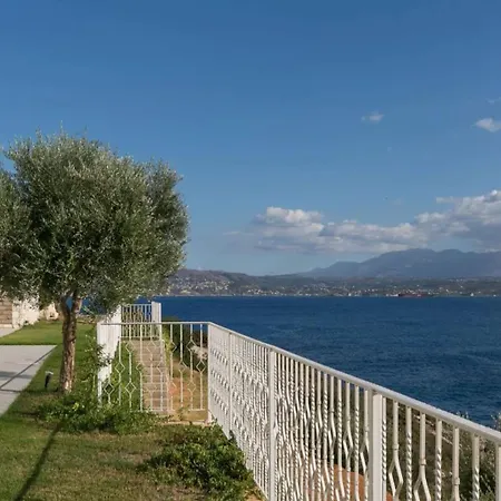 Seafront Luxury Escape With Infinity Pool Villa *