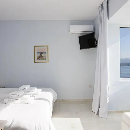 Seafront Luxury Escape With Infinity Pool