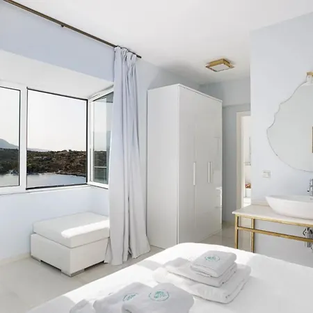 Villa Seafront Luxury Escape With Infinity Pool Marathi (Crete)