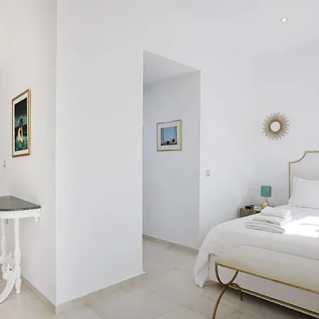 Seafront Luxury Escape With Infinity Pool *