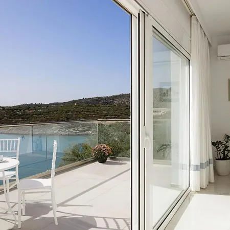 Seafront Luxury Escape With Infinity Pool Villa Marathi (Crete)