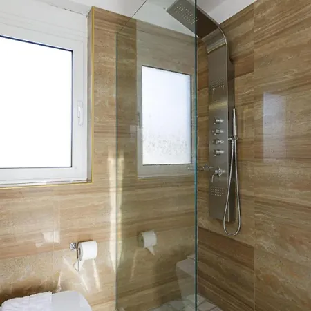 Villa Seafront Luxury Escape With Infinity Pool *