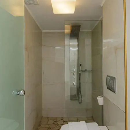 Seafront Luxury Escape With Infinity Pool