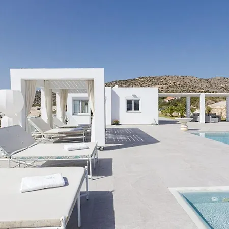 Seafront Luxury Escape With Infinity Pool