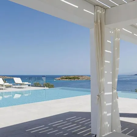 Seafront Luxury Escape With Infinity Pool Villa *