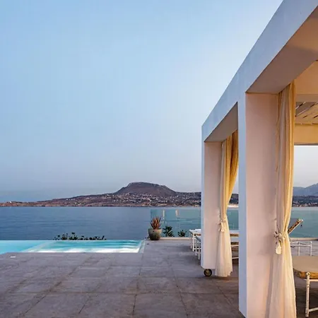 Seafront Luxury Escape With Infinity Pool