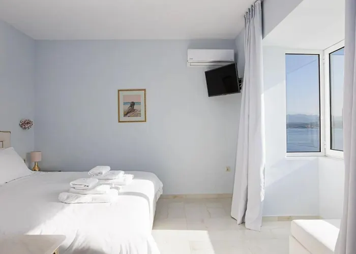 Seafront Luxury Escape With Infinity Pool