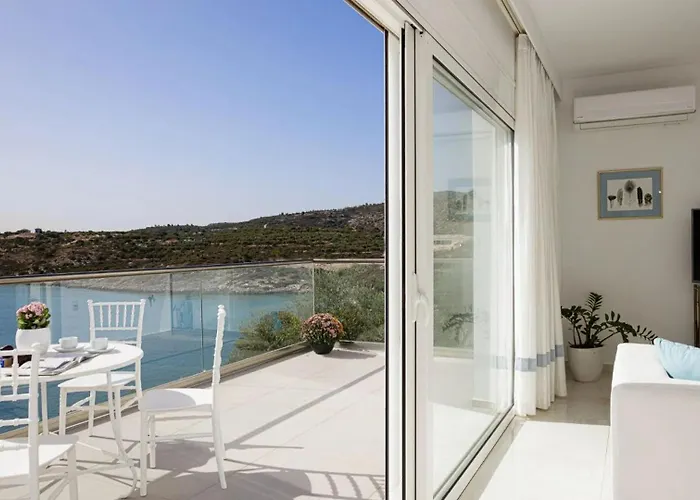 Seafront Luxury Escape With Infinity Pool ヴィラ Akrotírion