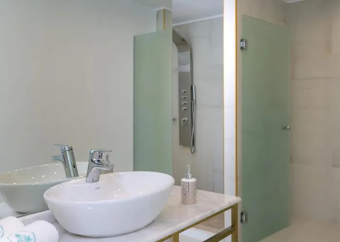 Seafront Luxury Escape With Infinity Pool Akrotírion