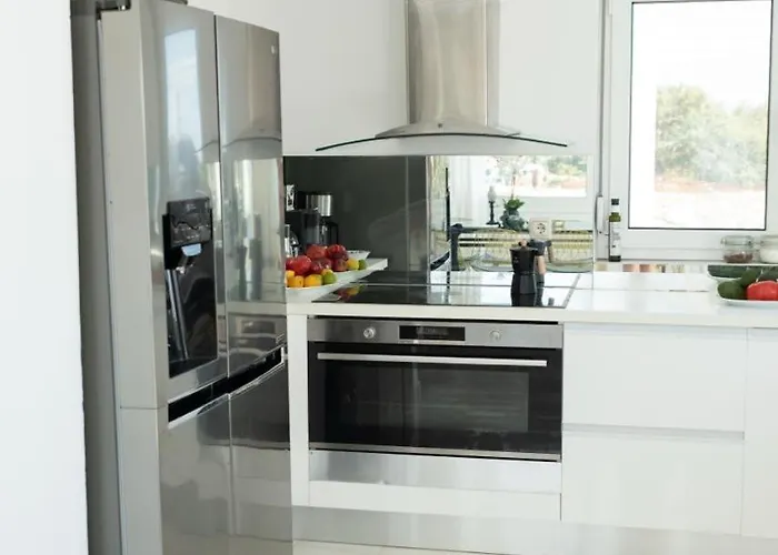 Seafront Luxury Escape With Infinity Pool 别墅 *