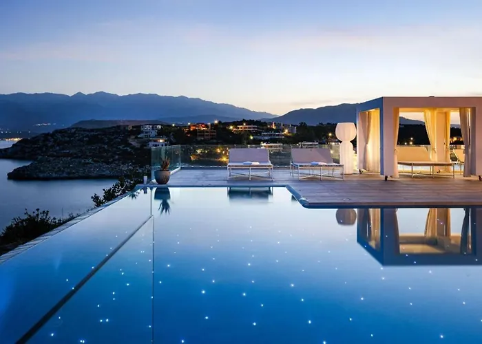 Seafront Luxury Escape With Infinity Pool 别墅 Akrotírion